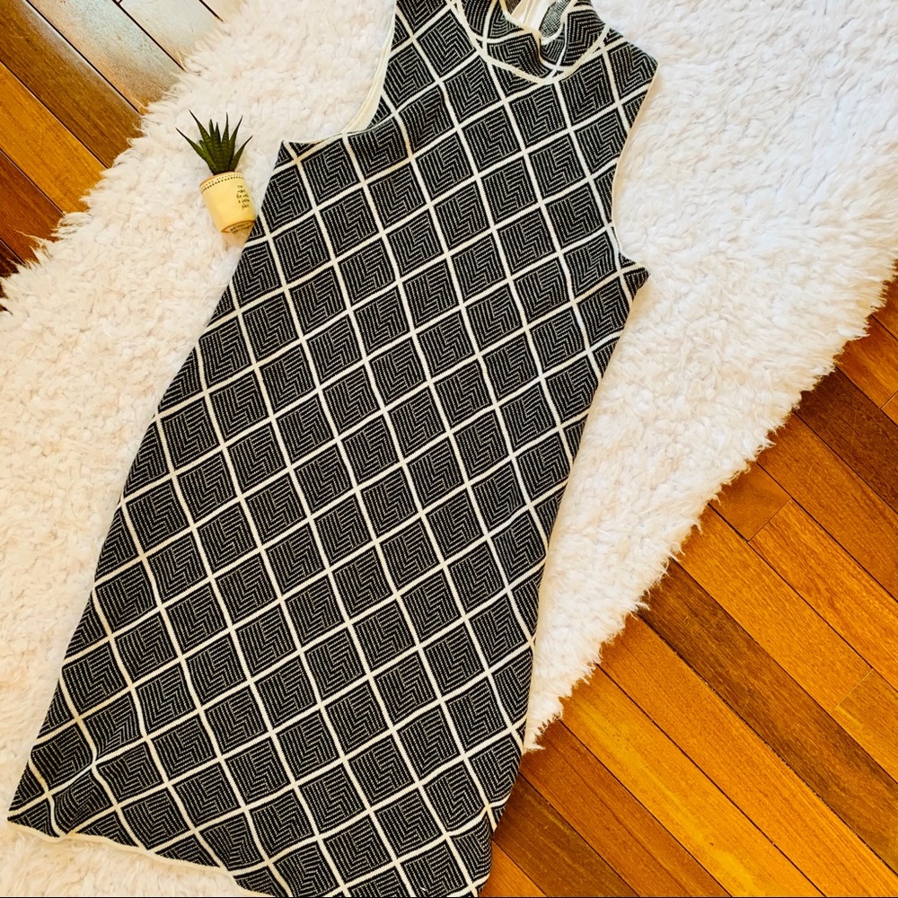 ROMEO & JULIET COUTURE Geo Print Knit Dress